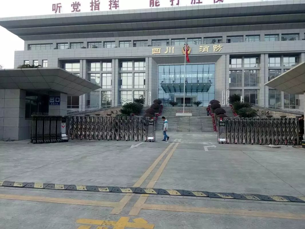 渭南蒲城县渭南蒲城县四川消防总队伸缩门